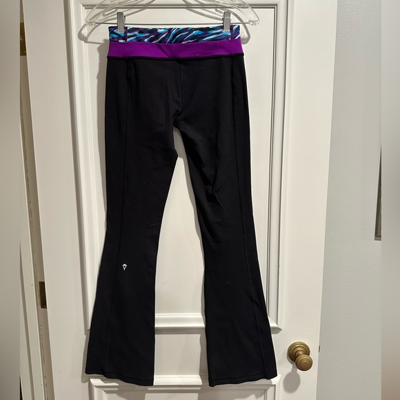 Ivivva Black Flare Leggings size 14 - Picture 3 of 3